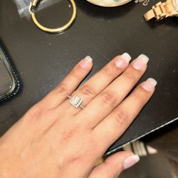 White Gold 14 K  Diamond Ring