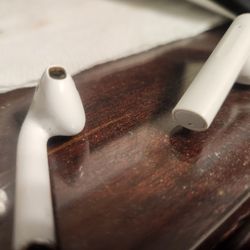 Wireless Earbuds.Uknow Brand Found Two Different Times And They Are  a Different. 