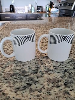 2 Mugs