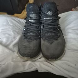 Nike LeBron 19