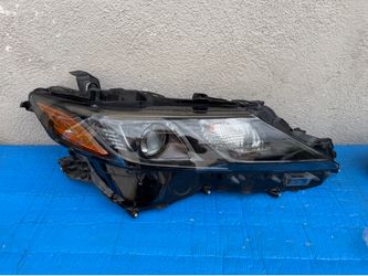 USED - 2018-2024 Toyota Camry Right Headlight - OEM