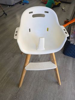 Modern baby high chair, no belts