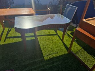 Elegant desk