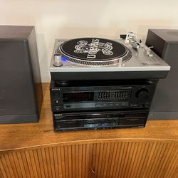 Turntable,amplifier And Speakers JBL 
