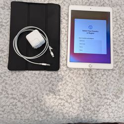 iPad Air 2 With Charger And Case 