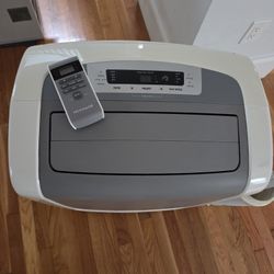 Frigidaire 12k Btu Potable Air Conditioner  With Remote 