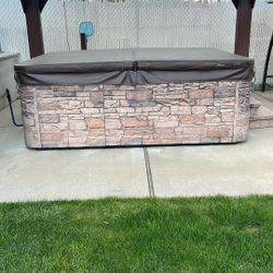 Artisan8 Seater Hot Tub