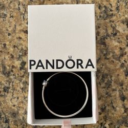 Sparkling Barrel Clasp Bangle