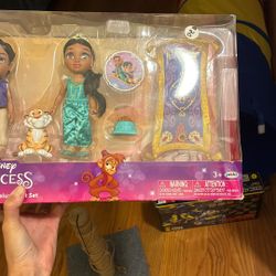 Aladdin Figurines 