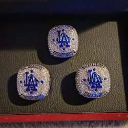 Los Angeles Dodgers 2025 World Series Rings With Case