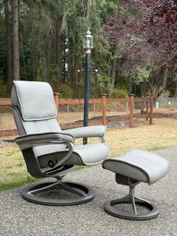 Ekornes Stressless Admiral Chair & Ottoman with Signature base