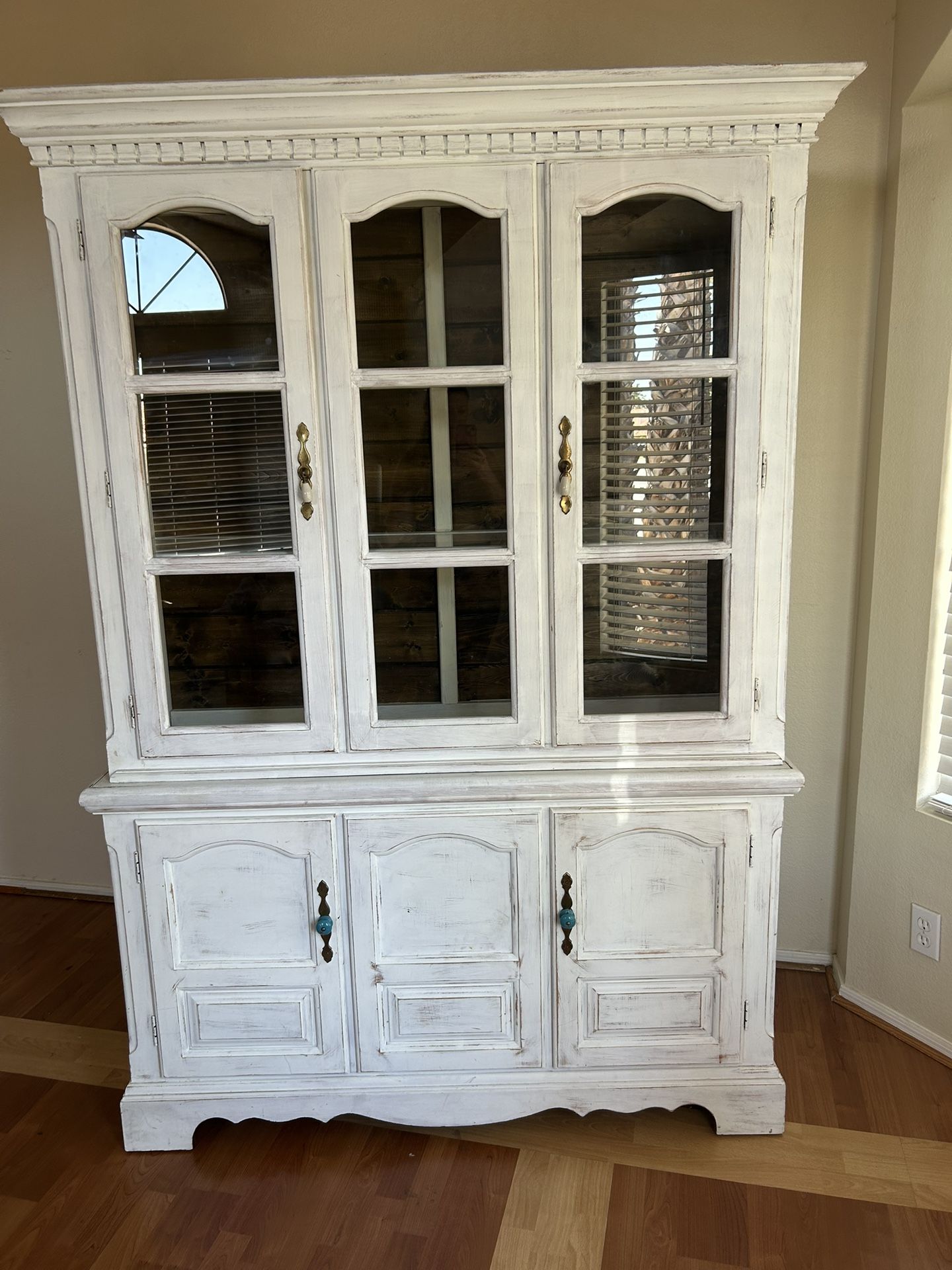 Shabby Chick China Hutch