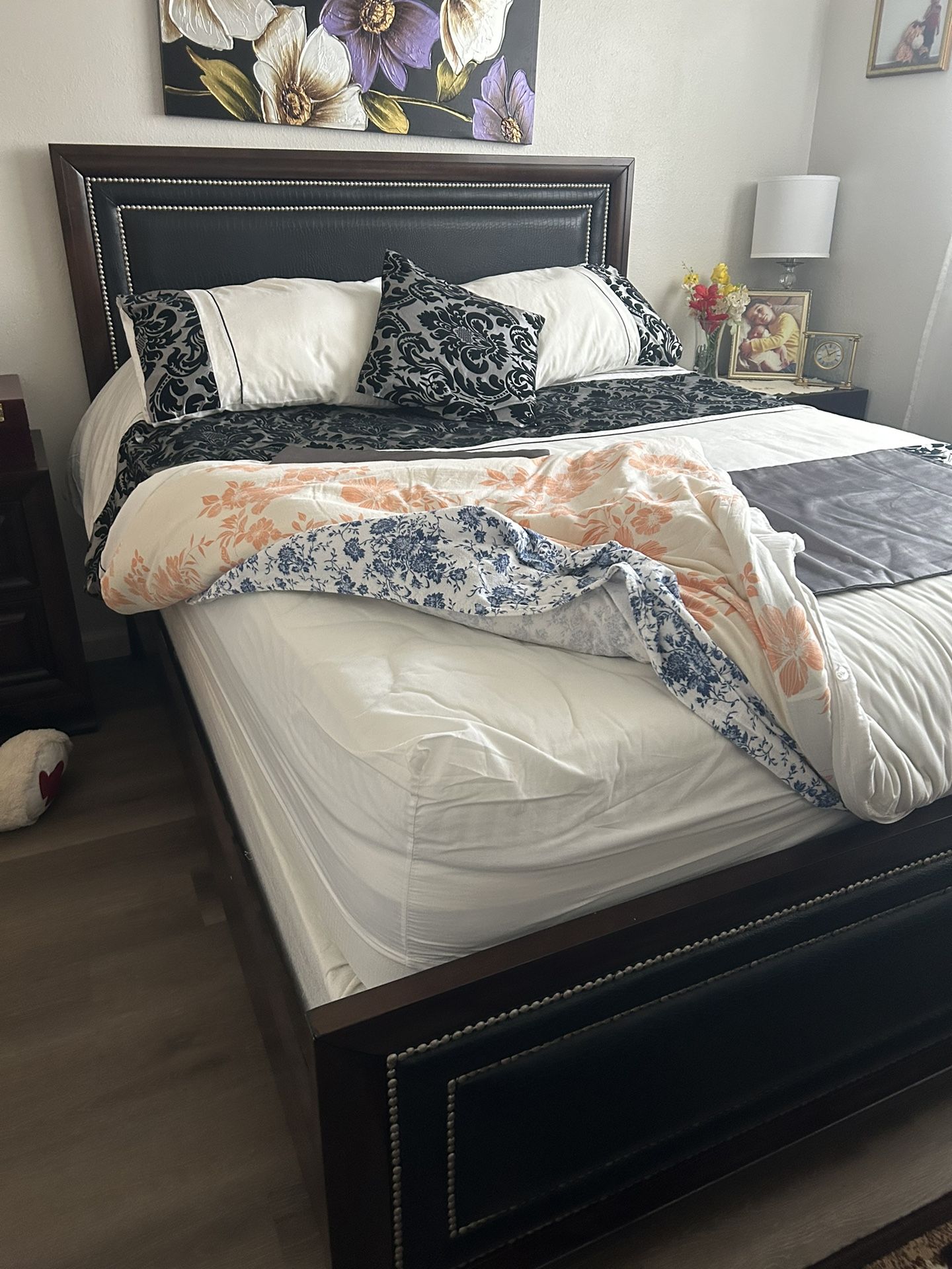 Queen Size Bedroom Set With Mattress