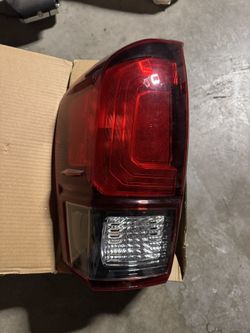 16-23 Toyota Tacoma Taillight Oem