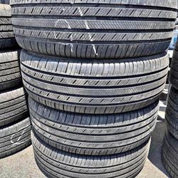 235/65/18Michelin vendo un set de llantas usadas excelente condiciones de vida las 4 ✅🤩I am selling