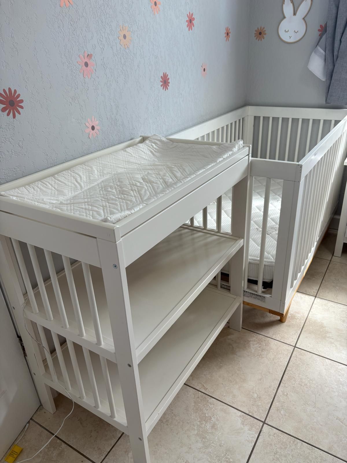 Barely used crib in good condition, New Mattress white with changing table 