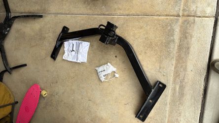 Curt tow hitch for vehicle