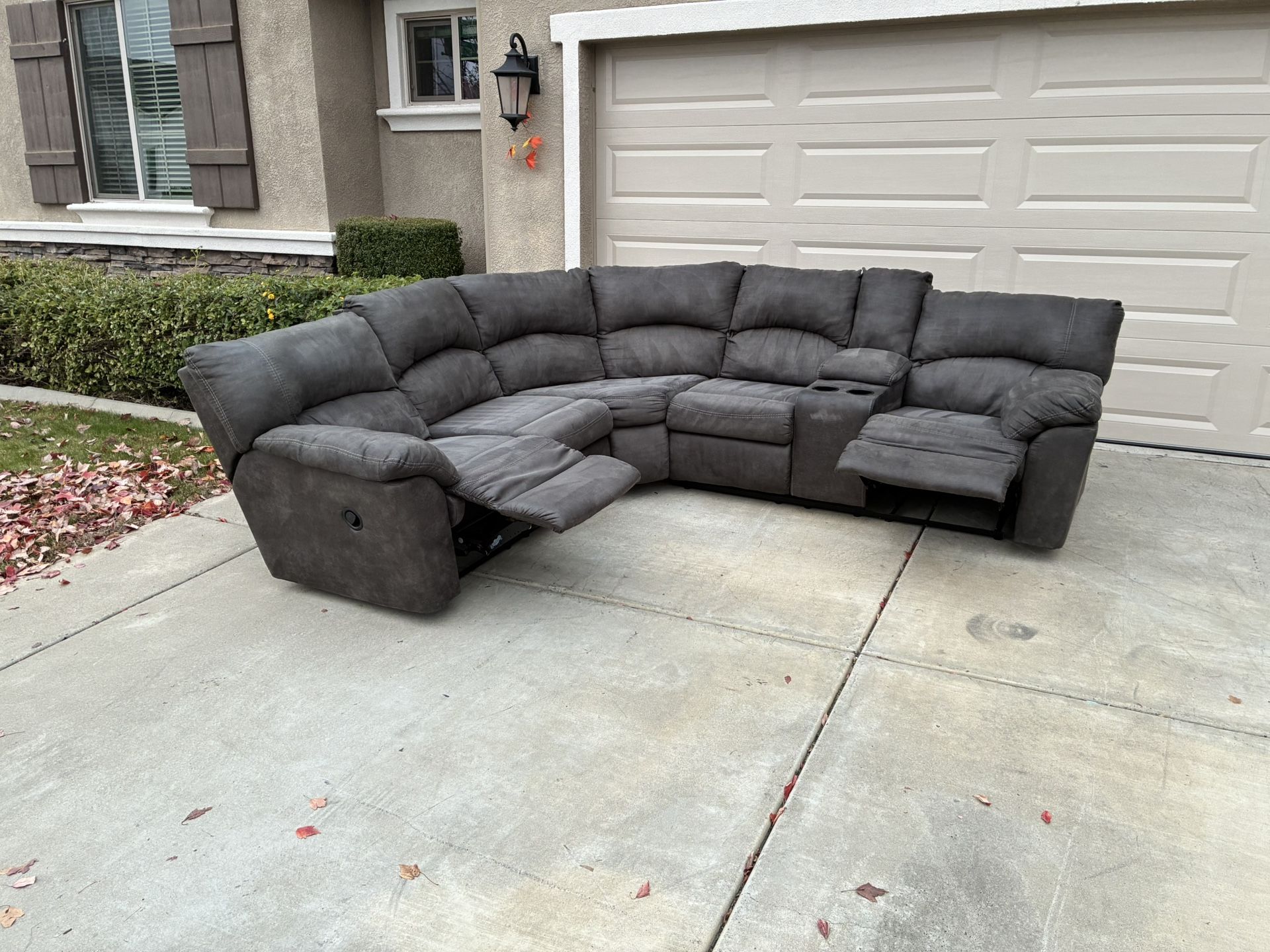 Grey Reclining Sectional w/ Cupholders & Double Recliners