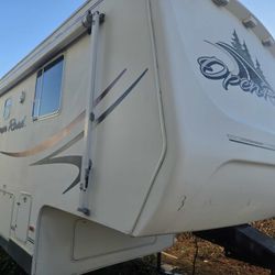 2008 31ft Open Road 5th Wheel With 2 Slide Outs 
