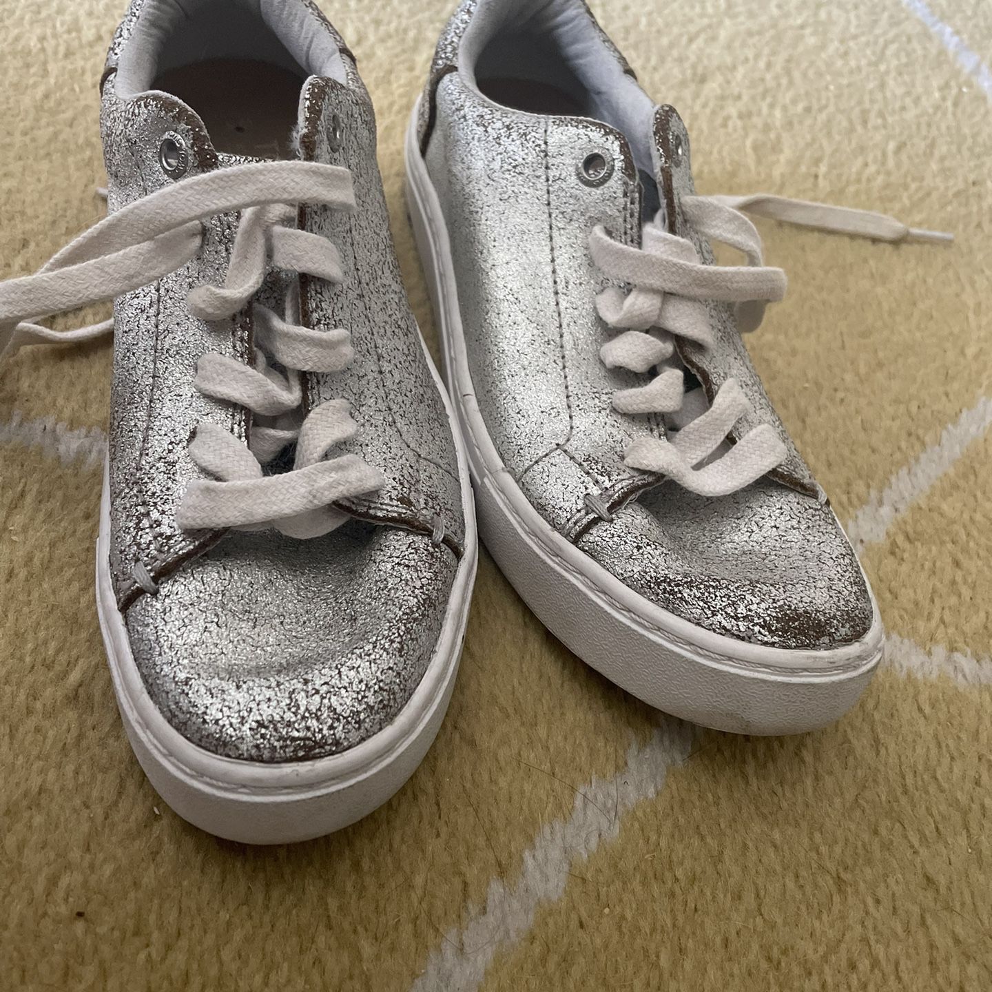 Toms Children Shoes Size 2.5