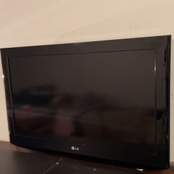 LG Model , Flat Screen Tv (hang Able) Color Black 32”