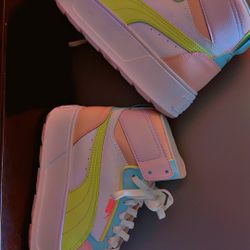 Pumas Size 7 Women 