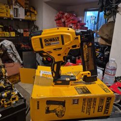 DEWALT
20V MAX XR Lithium-Ion Electric Cordless 18-Gauge Brad Nailer (Tool Only) Slightly Used 