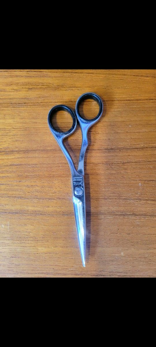 Jaguar Scissors
