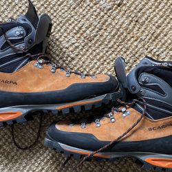 Scarpa Mountaineering Boots Size 12 