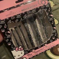 hello kitty 6pc makeup brush set🎀🖤