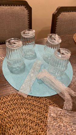 4 Pcs glass cups with lids and straws/ Juego de 4 vasos con su tapadera y popote de Vidrio