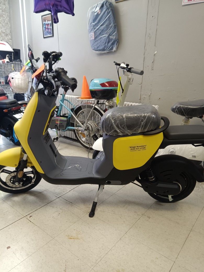 Electric Scooter Street Legal 33mph Color Yellow 