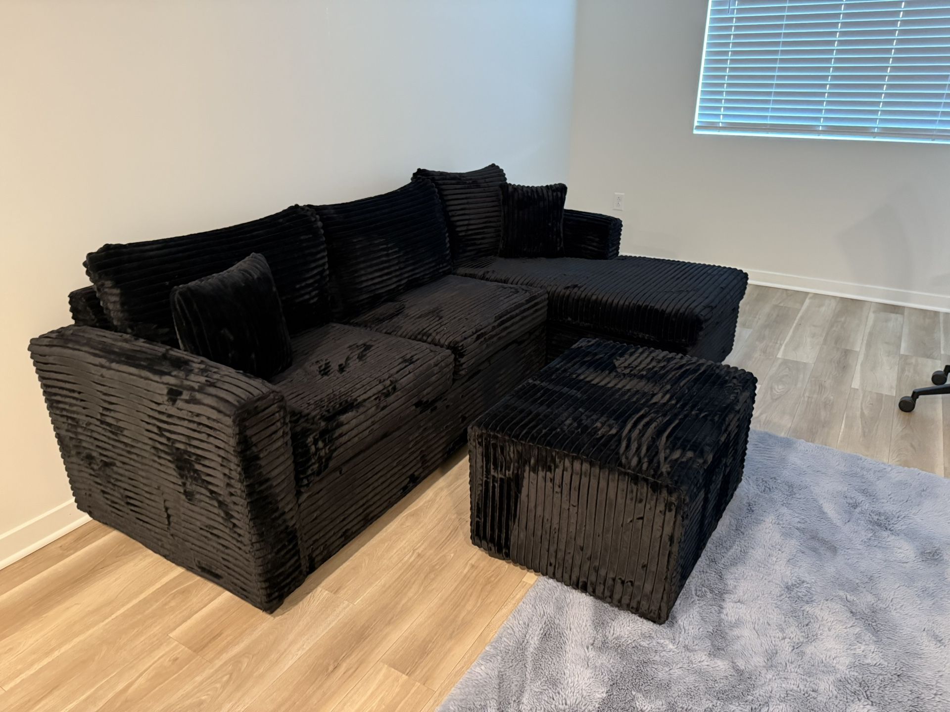💥 Brand New Black Corduroy Sectionals With Free Ottoman