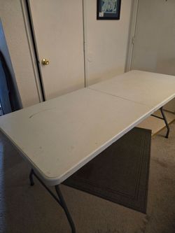 Folding buffet table