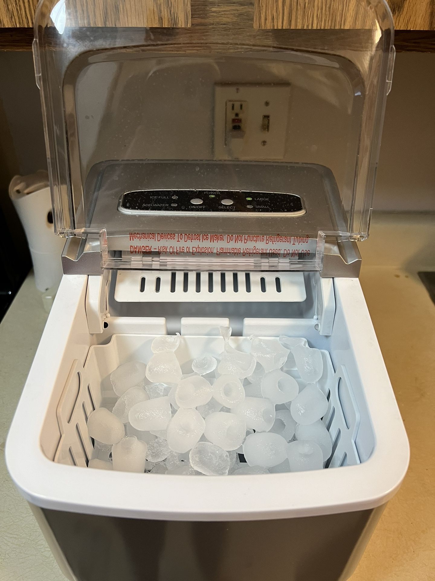 Insignia Portable Ice Maker - Model # NS-IMP26SLO - NO LOW BALLERS - PICKUP IN AIEA - I DON’T DELIVER - Works great just don’t need it anymore 