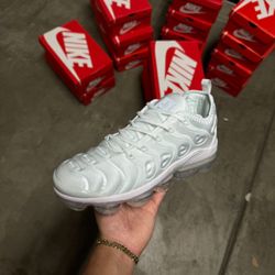 Nike Vapormaxes Plus