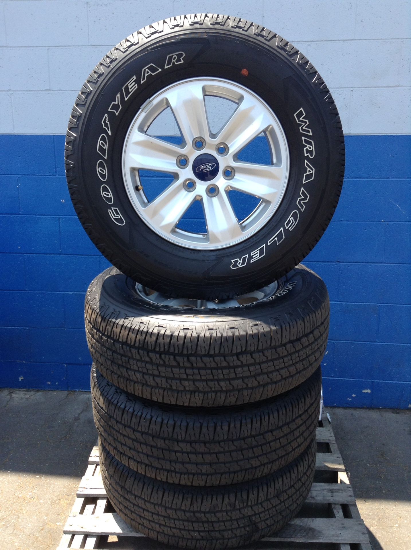 Ford 6 Lug 17 Stock Wheels With Goodyear Wrangler Fortitude Ht Tires 265 70 R17 For Sale In Montclair Ca Offerup
