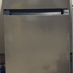 Vissani Refrigerator