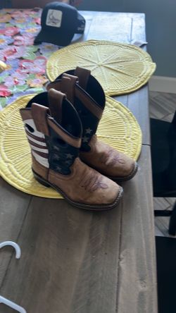Boys boots
