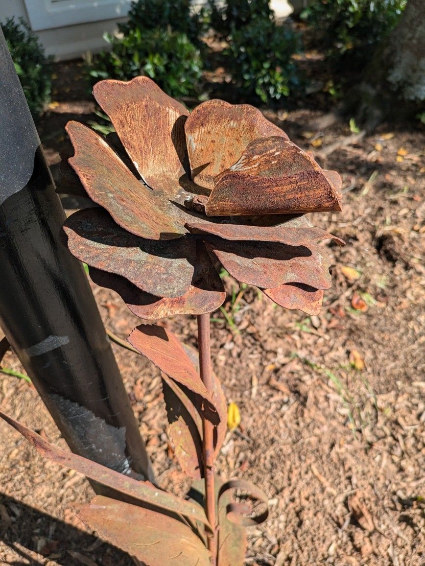 Rusty Rose Flower Sculpture