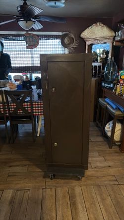 Gun -cabinet brown metal/storage/with key