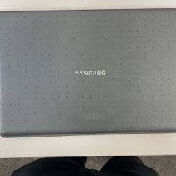 Samsung Notebook Flash Memory 4 GB, Storage 64 GB eMMC, 13.3", Charcoal Gray (NP530XBB-K02US)