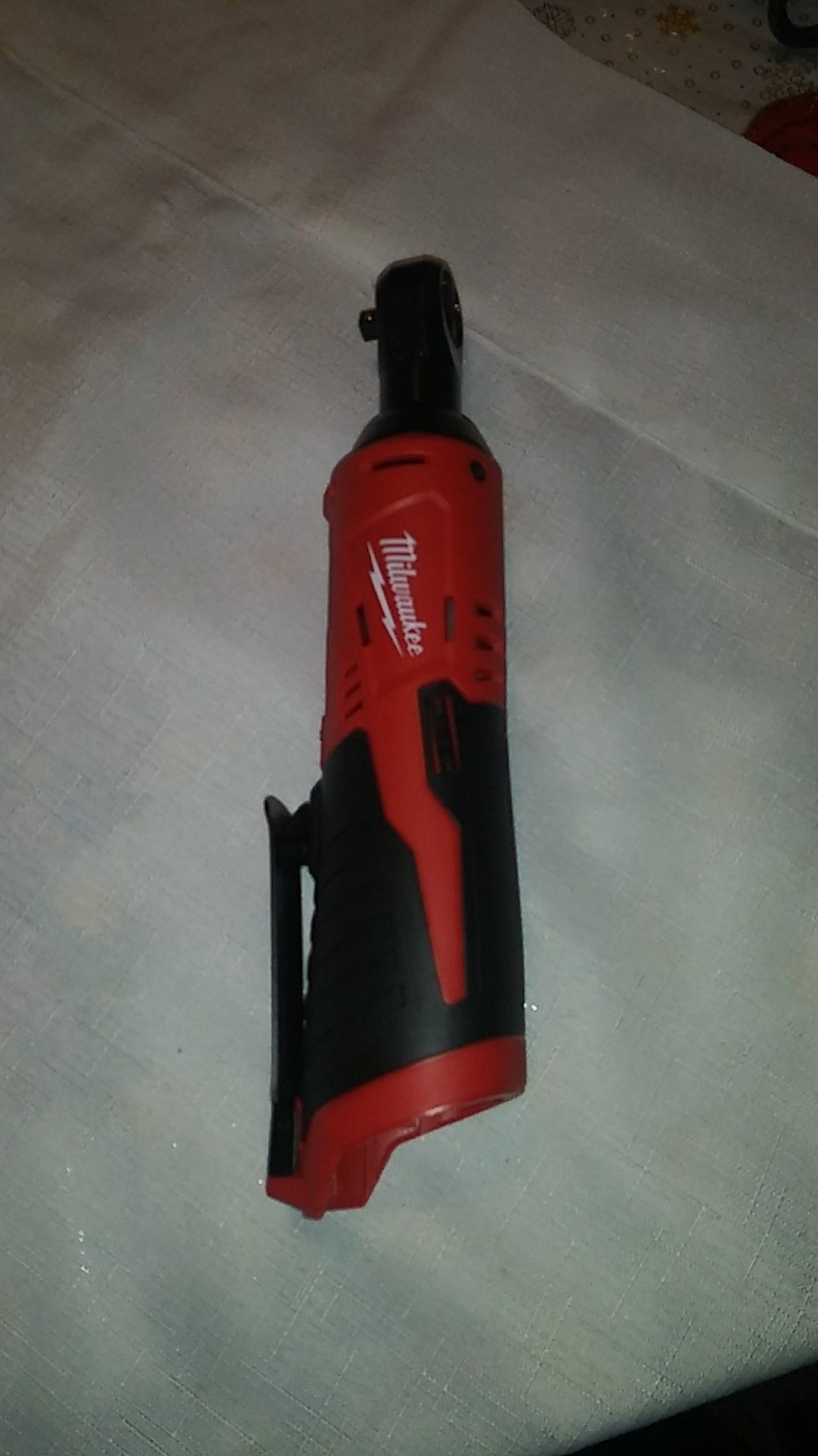 MILWAUKEE M12V 1/4 RATCHET ESTA NUEVA