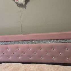 King Size Fairly New Bed Frame And washing Machine 