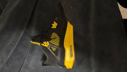 Size 7 Jordan four yellow thunder
