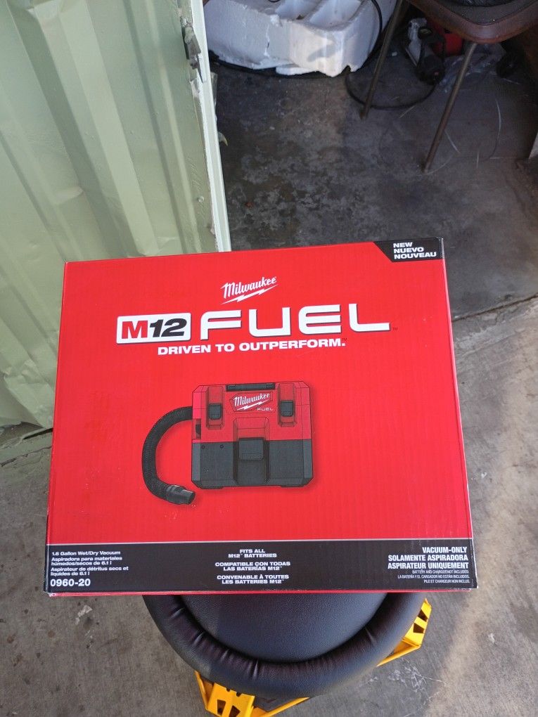 Milwaukee
M12 FUEL 12-Volt Lithium-Ion Cordless 1.6 Gal. Wet/Dry Vacuum (Vacuum-Only)