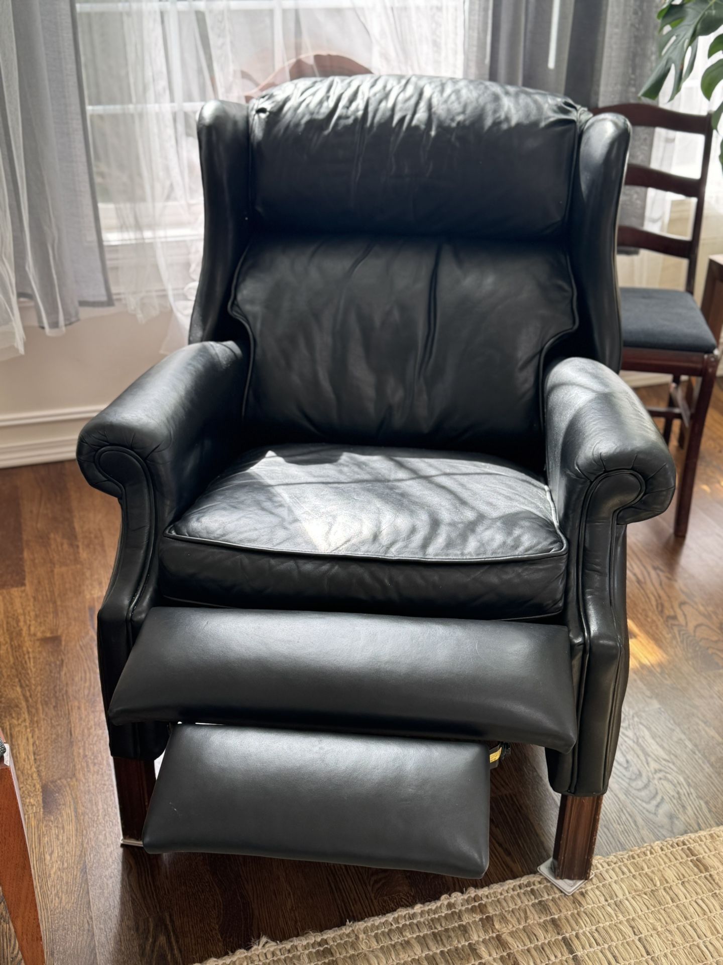 2 Vintage Black Leather Recliners Traditional Rolled Armchairs Set Of Two