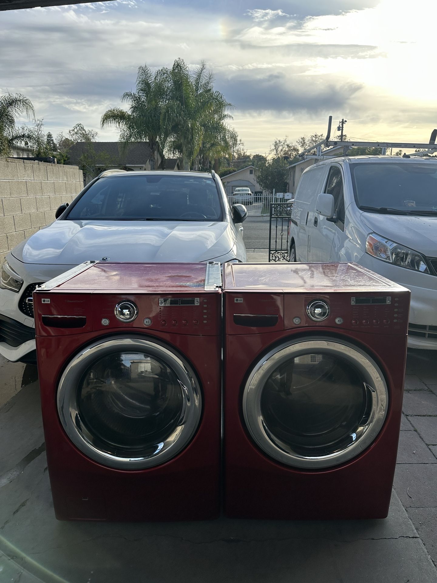 Washer And Dryer/Lavadora Y Secadora