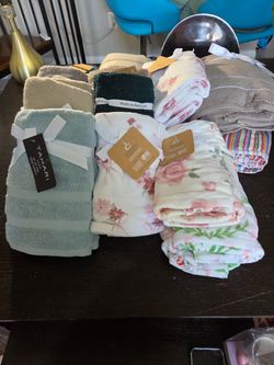 Mixed Lot of New Towels – Tahari & Deborah Connolly