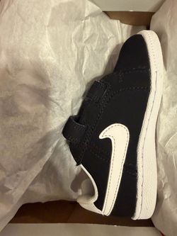 Nike Court Royale Size 8c
